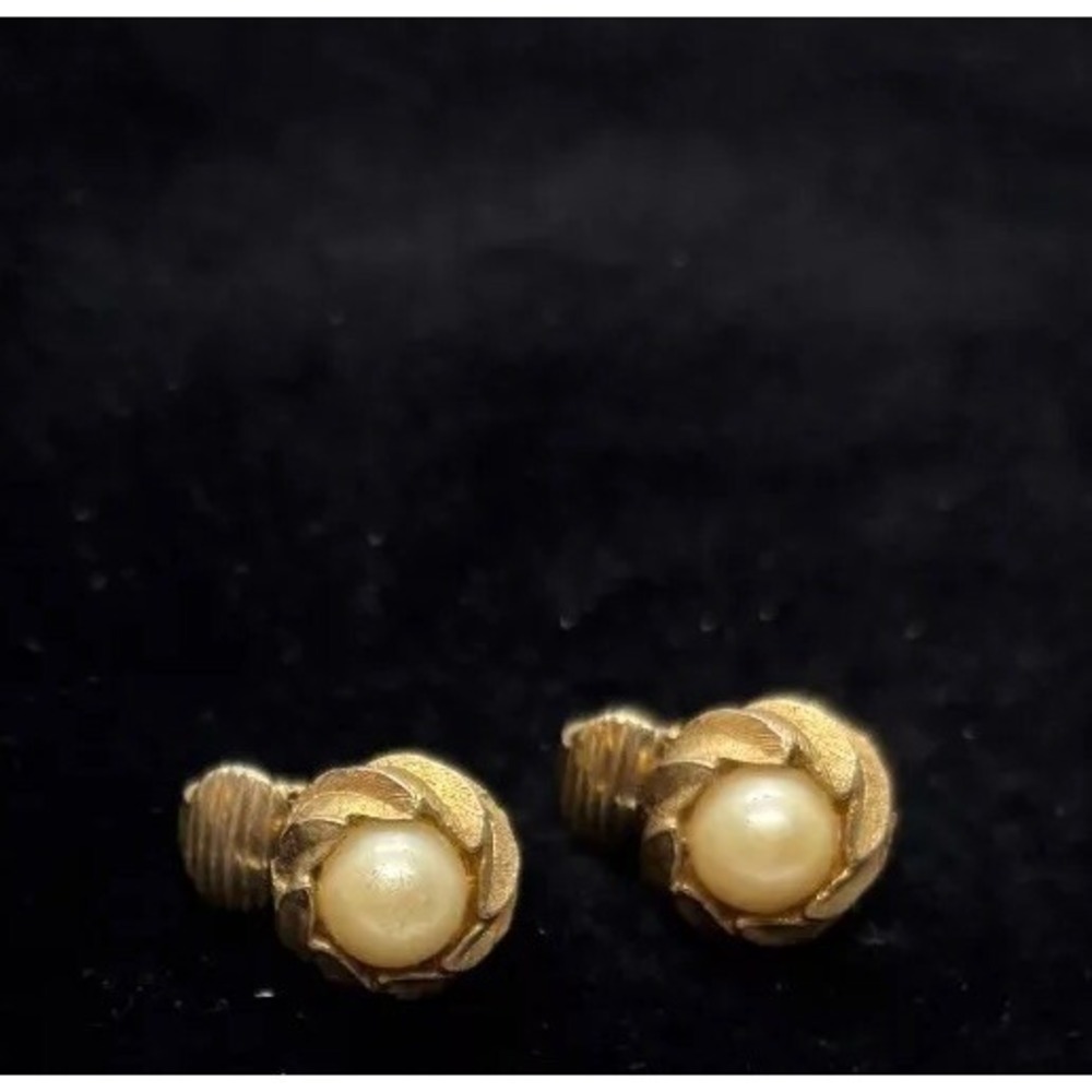 Earrings Gold Tone With Dainty Pearl Granny Chic‎ Vintage Clip On - Picture 2 of 6